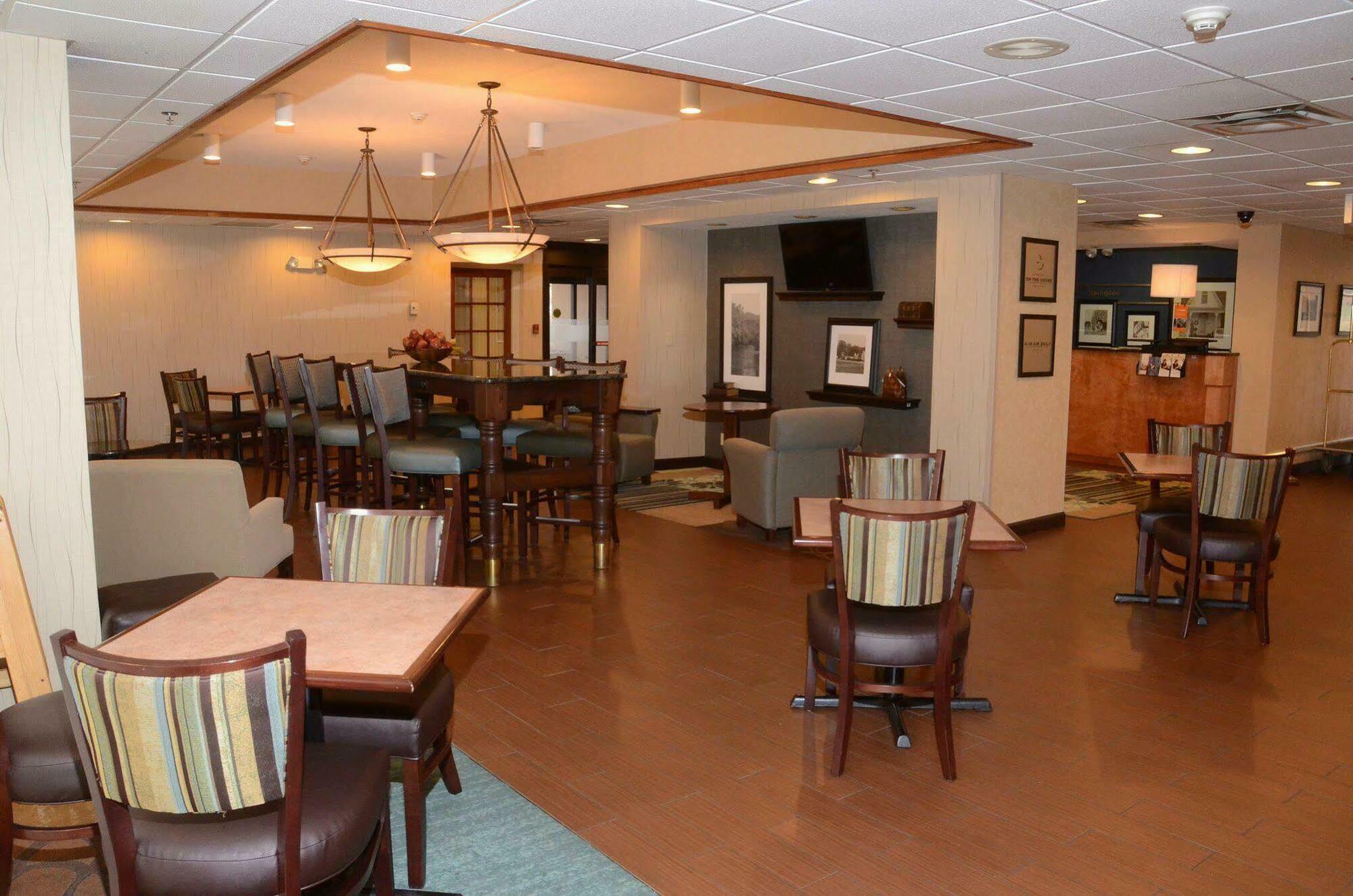 Hampton Inn Abingdon Exteriör bild